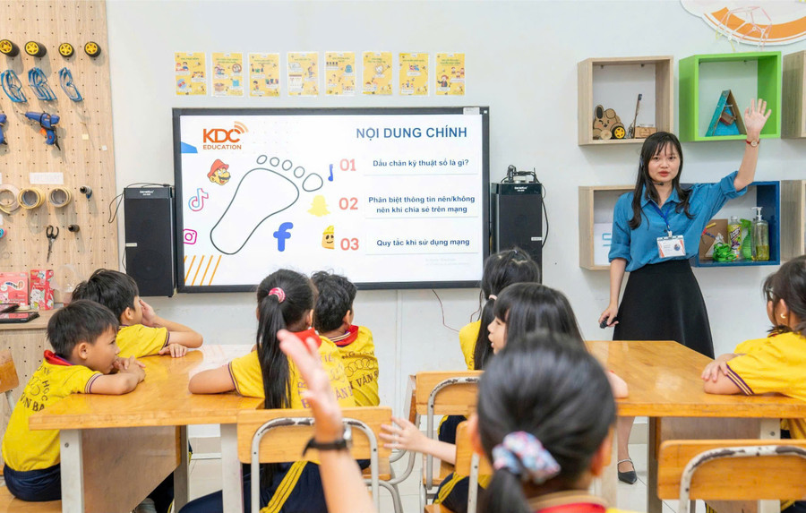 Giờ học của học sinh tiểu học TPHCM. Ảnh: TP.