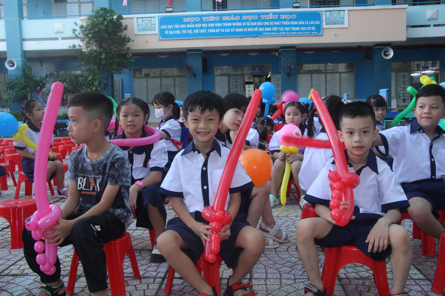 Học sinh Trường tiểu học Nguyễn Thanh Tuyền (TPHCM) tựu trường.