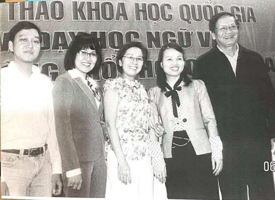 Thạc sĩ Lê Ngọc Điệp (ngoài cùng bên phải) tại hội thảo quốc gia năm 1993 ở TP Huế. Ảnh: NVCC nghi-quyet-71.jpg