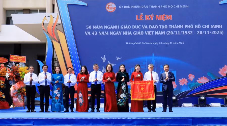 tphcm-ky-niem-50-nam-giao-duc-2.jpg