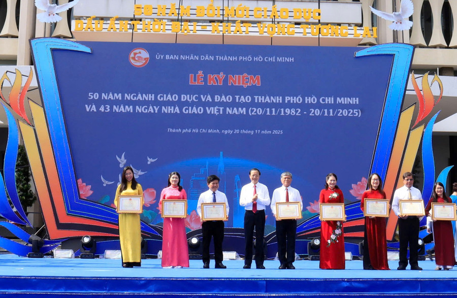 tphcm-ky-niem-50-nam-giao-duc-3.jpg