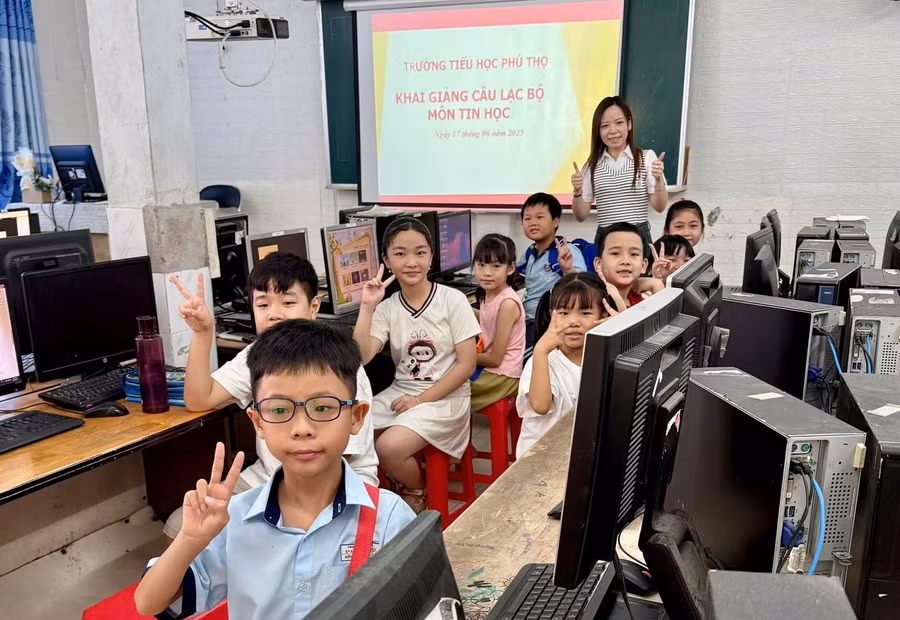 Hoạt động của câu lạc bộ Tin học, Trường Tiểu học Phú Thọ (phường Phú Thọ, TPHCM) trong dịp hè 2025.