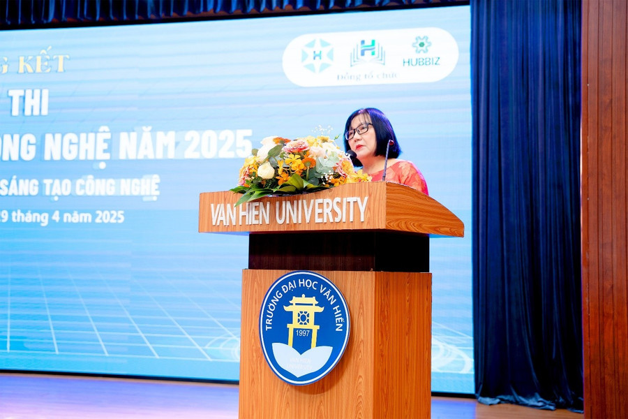 PGS.TS. Nguyễn Thị Thu Trang - Phó Hiệu trưởng Trường Đại học Văn Hiến, Phó Trưởng ban Phụ trách chuyên môn phát biểu tại cuộc thi. 3.jpg