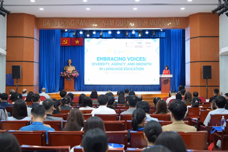 Đại biểu chia sẻ tại hội thảo.