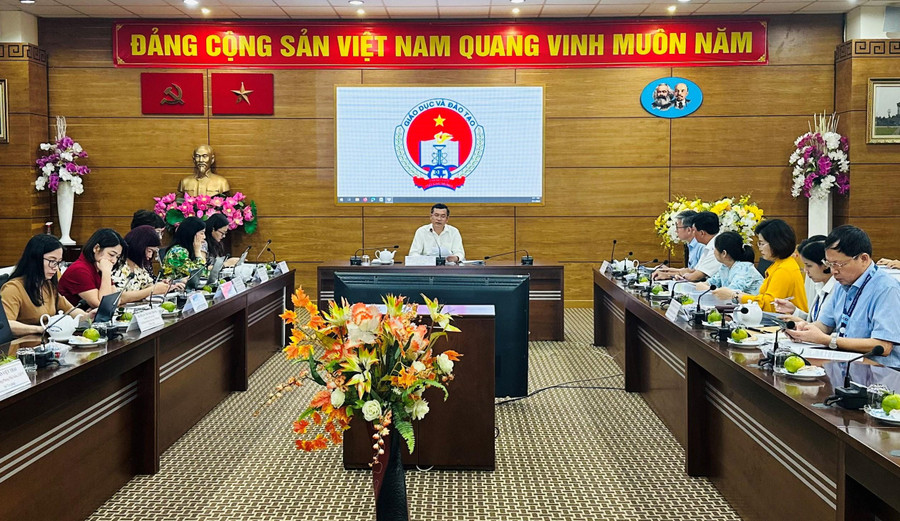 cong-tac-tuyen-truyen-pho-bien-giao-duc-phap-luat-trong-truong-hoc-6.jpg