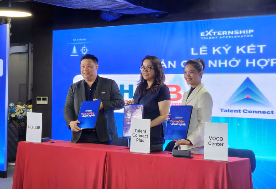 Các đơn vị ký kết ghi nhớ hợp tác tại lễ ra mắt.