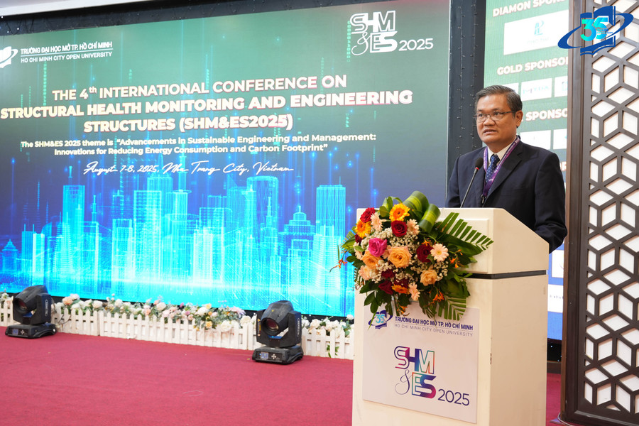Ông Nguyễn Minh Hà-Hiệu trưởng Trường Đại học Mở TPHCM phát biểu tại hội thảo.