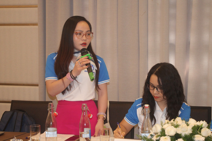 Nhà báo Yến Hoa, Tạp chí Giáo dục TPHCM phát biểu tham luận. bao-chi-va-giao-duc-trong-ky-nguyen-so-1.jpg
