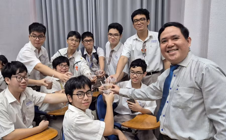 Đội tuyển học sinh giỏi quốc gia môn Tin học.