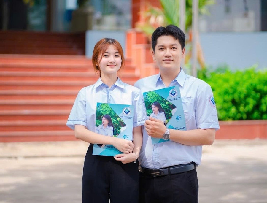 Theo Thạc sĩ Nguyễn Duy Tiến, nhà trường cũng có các chính sách cho sinh viên theo quy định của bộ Giáo dục và Đào tạo đối với các em học sinh trung học phổ thông, các em học sinh khó khăn tại nhà trường. z6825808059108-6e23b7f71d3a50125dcc96a8be263159.jpg