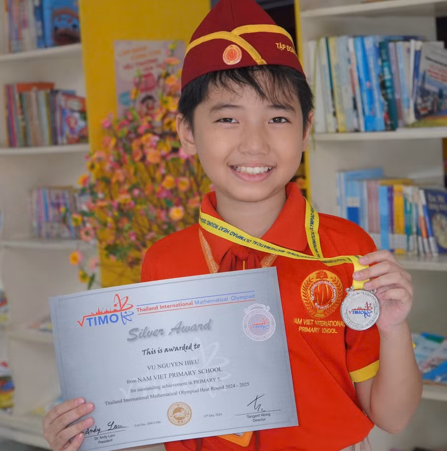 huy-chuong-truong-namv-viet-2.jpg