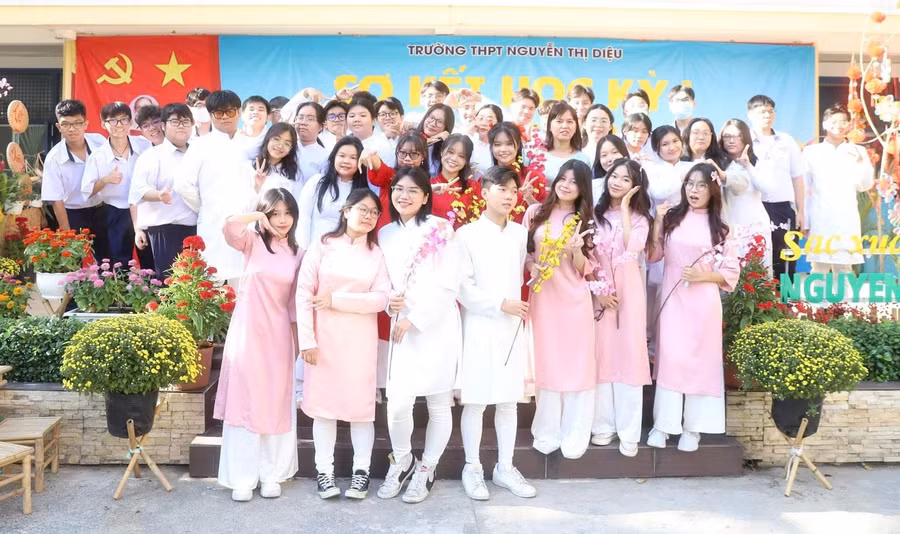 Học sinh Trường THPT Nguyễn Thị Diệu (Quận 3, TPHCM) dịp Tết Nguyên đán 2023.