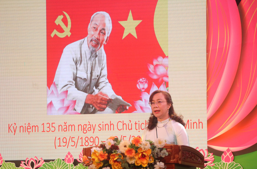 Bà Lê Thị Thanh Giang phát biểu tại buổi lễ. mua-hoa-dang-bac-1.jpg