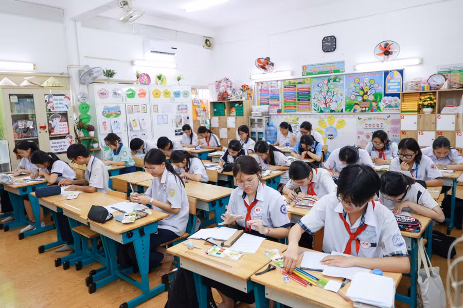 Thí sinh bước vào hoạt động 2 để thiết kế một "vương quốc sách" theo tưởng tượng của các em.