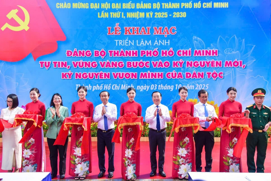 TPHCM khai mạc triển lãm ảnh chào mừng Đại hội đại biểu Đảng bộ thành phố.