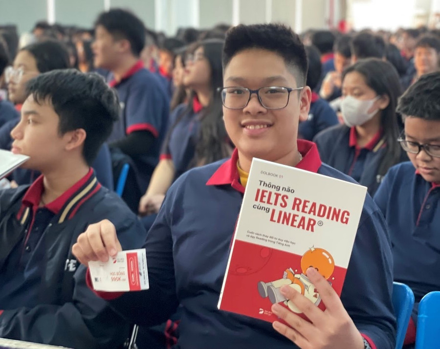 Phần quà được gửi tặng tới các bạn học sinh. 1.jpg