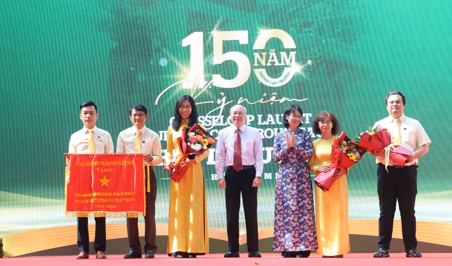 ky-niem-150-nam-ngay-thanh-lap-truong-thpt-le-quy-don.jpg