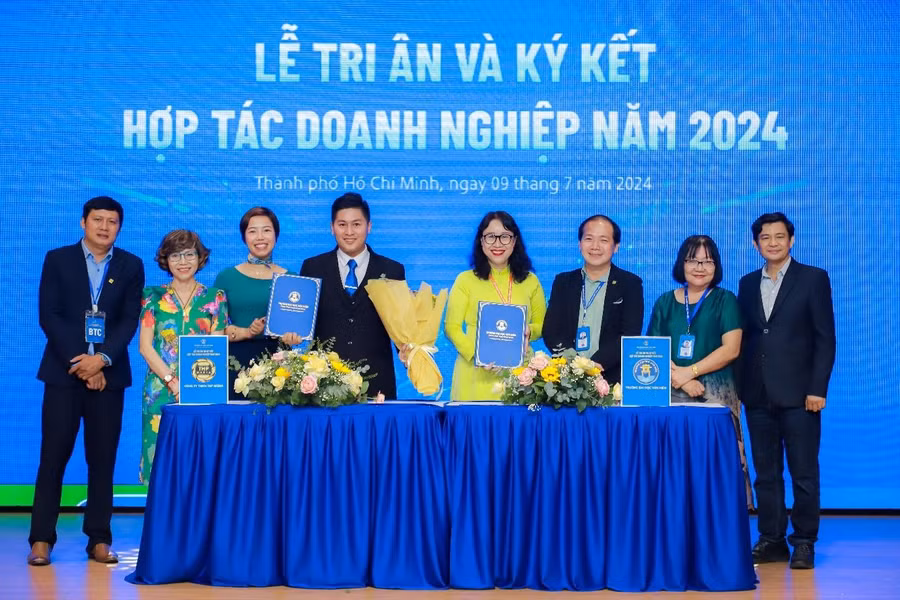 Trường ĐH Văn Hiến tri ân và ký kết hợp tác với hơn 80 doanh nghiệp.