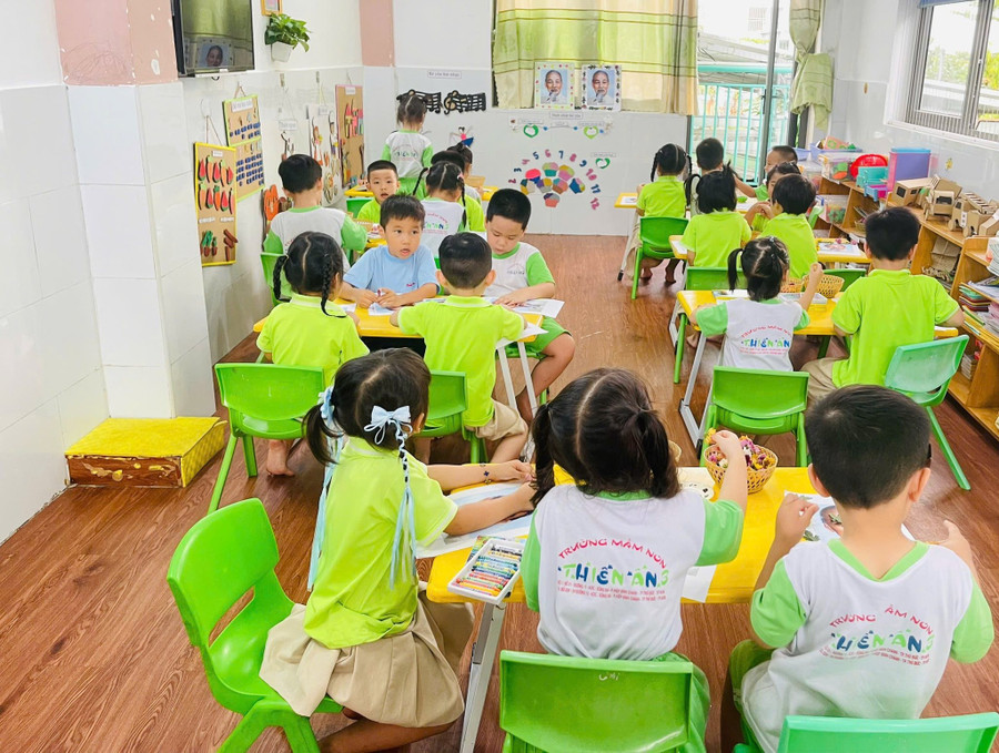 Trẻ Trường Mầm non Thiên Ân 3 tạo hình khung ảnh Bác Hồ. mung-sinh-nhat-bac-ho-1.jpg
