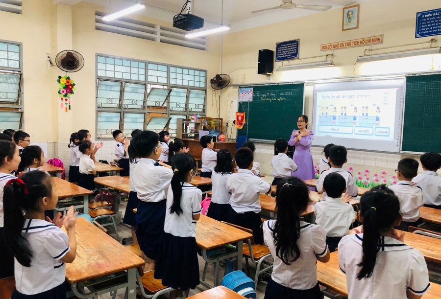 Một giờ học của học sinh tiểu học TPHCM.