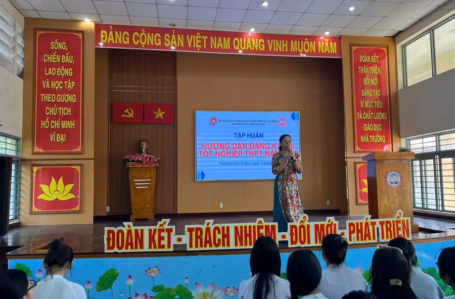 Trường THPT Đào Sơn Tây (TP Thủ Đức) hướng dẫn học sinh đăng ký thi tốt nghiệp THPT.