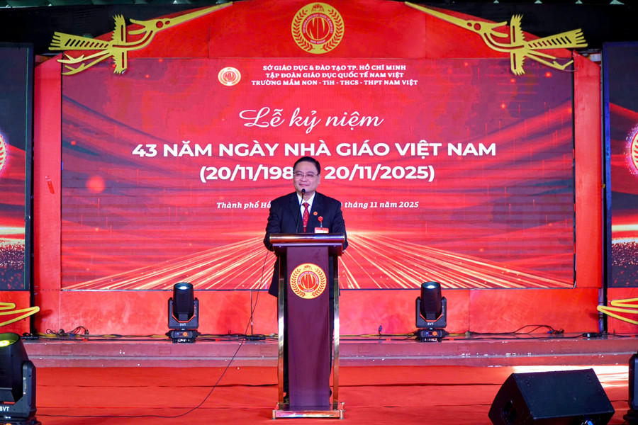 Ông Nguyễn Đức Quốc, Chủ tịch Tập đoàn Giáo dục Quốc tế Nam Việt phát biểu tại lễ kỷ niệm.