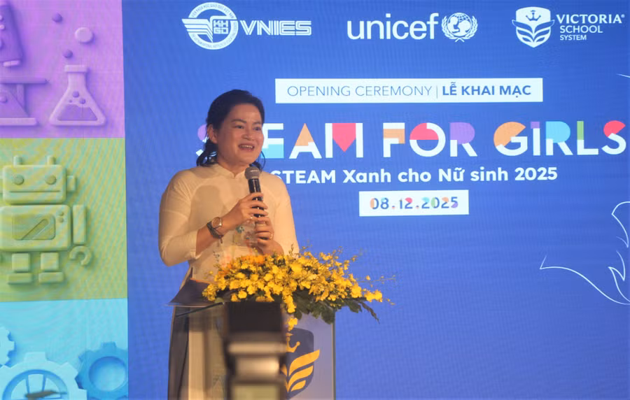 Bà Lê Nguyễn Trung Nguyên chia sẻ tại lễ khai mạc.