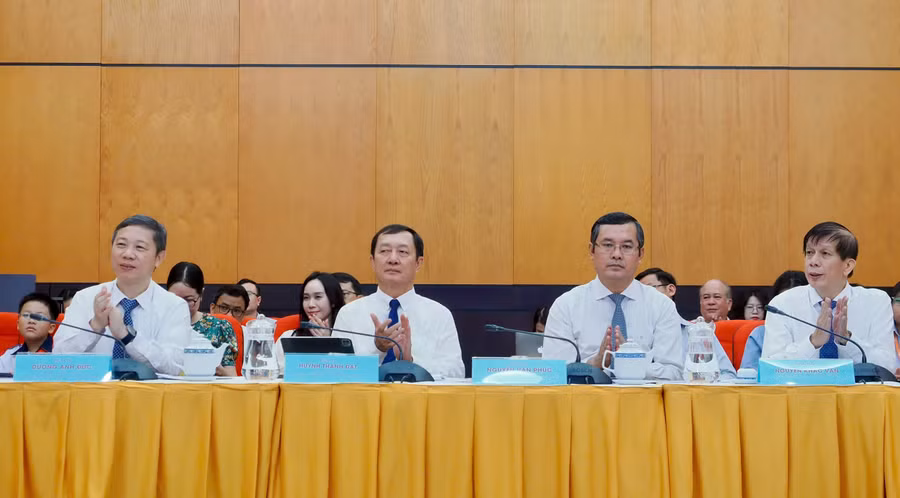 Các đại biểu tham dự tọa đàm. Ảnh: Hoàng Hùng.