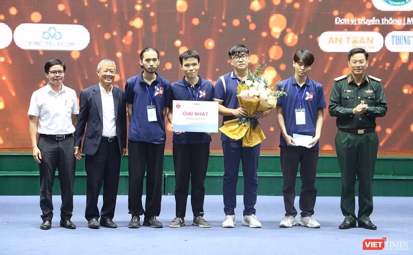 Sinh viên Học viện Kỹ thuật mật mã đạt giải Nhất chung khảo cuộc thi "Sinh viên với An toàn thông tin ASEAN 2024".