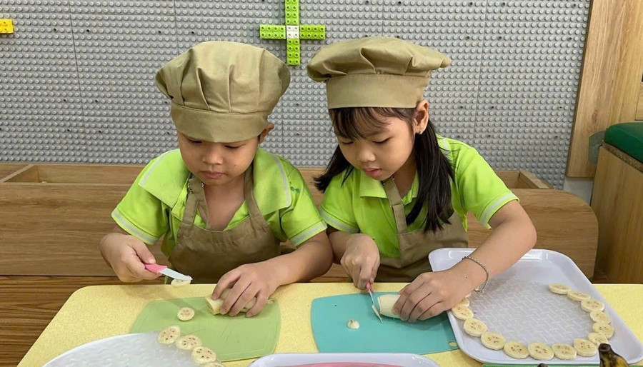 Hoạt động trải nghiệm của trẻ lớp lá Trường Mầm non Thiên Ân 3 (phường Hiệp Bình, TPHCM).