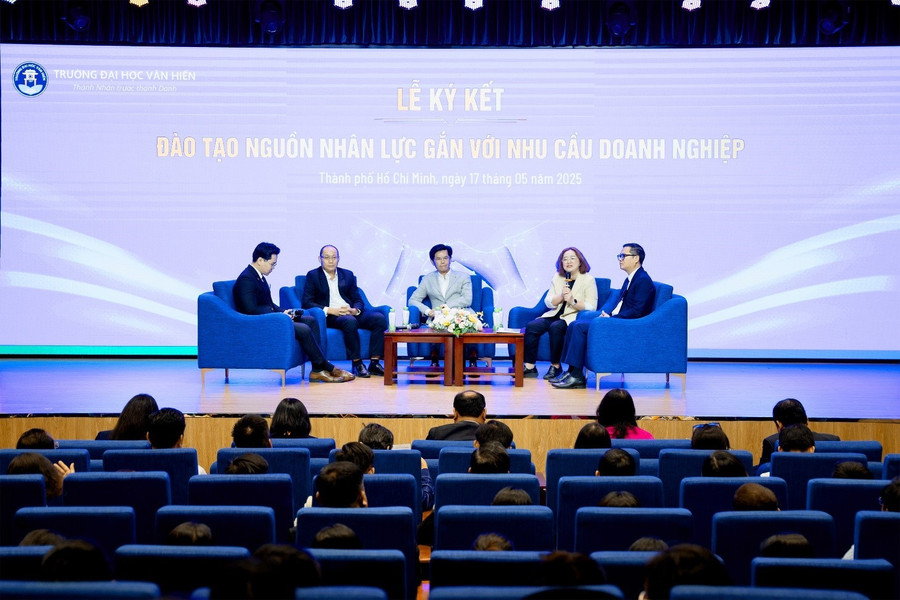 Đại diện các hiệp hội, doanh nghiệp chia sẻ nhiều kinh nghiệm thực tế trong buổi lễ ký kết. 1.jpg