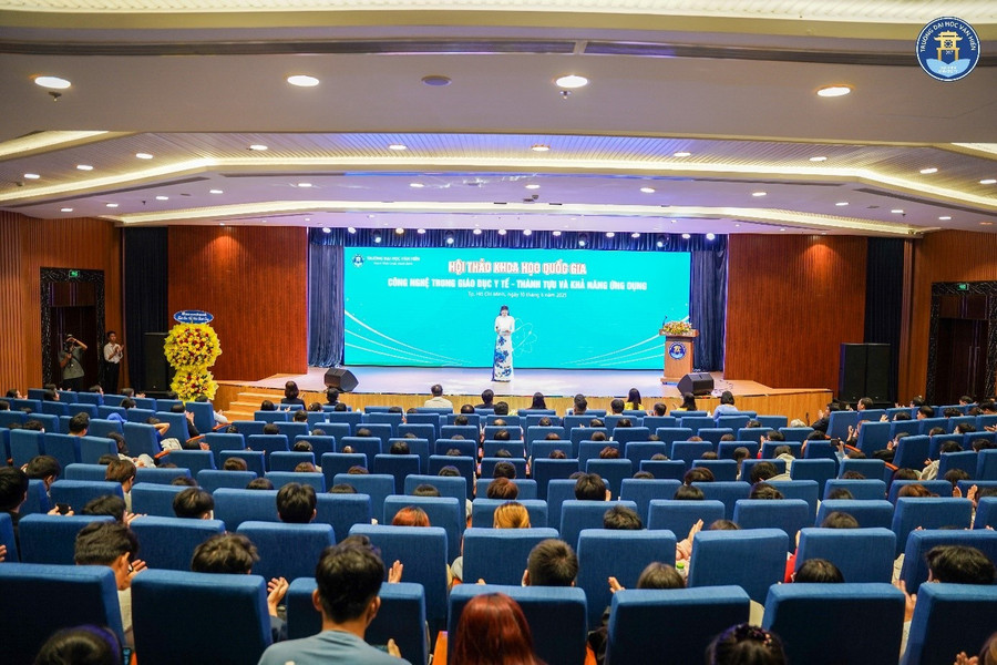 Hội thảo thu hút đông đảo chuyên gia đầu ngành, các nhà nghiên cứu đến từ các cơ sở giáo dục trong cả nước và sinh viên Văn Hiến. 1.jpg