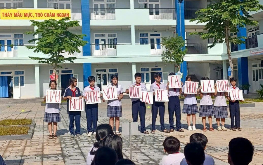 Ngày 14/10, Chi đội lớp 9A1 Trường THCS Phú Hữu- TP Thủ Đức đã thực hiện Hoạt động chuyên đề "Nói không với thuốc lá, thuốc lá điện tử".