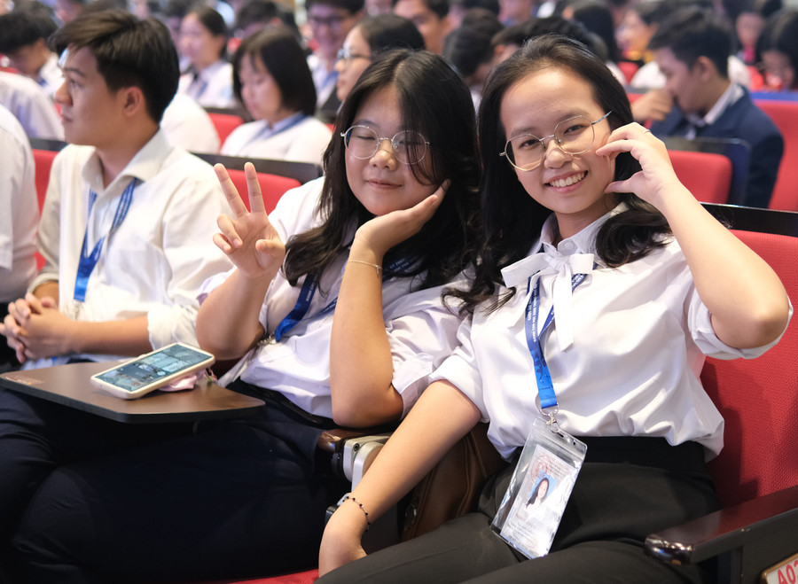 Các nữ sinh xinh xắn ở vòng chung kết VISEF 2025 tổ chức tại TP.HCM.