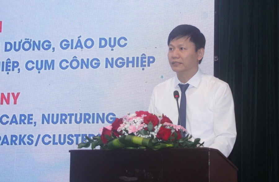 Ông Nguyễn Thanh Đề phát biểu tại hội nghị. mam-non-khu-cong-nghiep.jpg