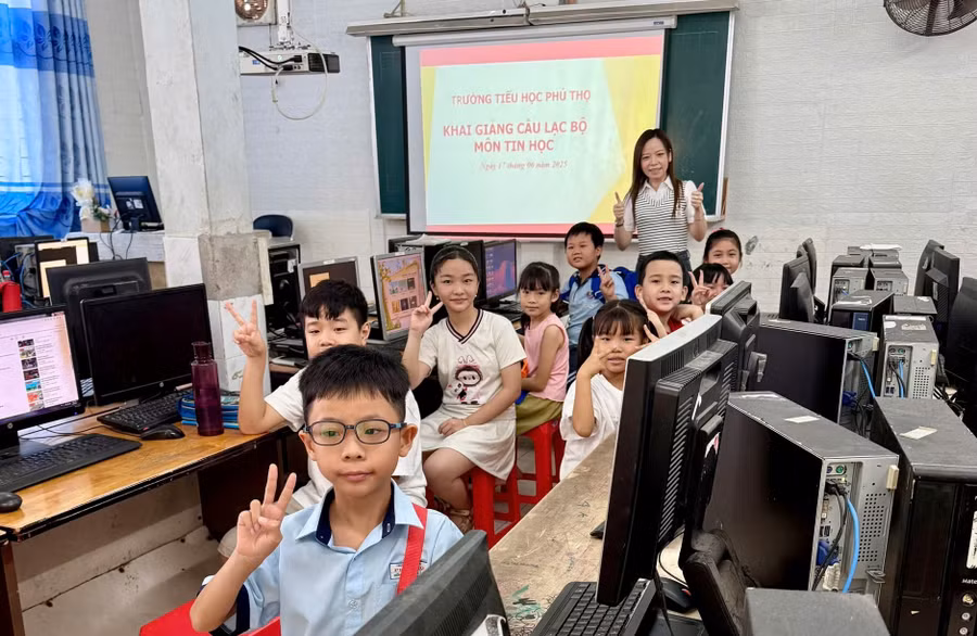 Câu lạc bộ Tin học của Trường Tiểu học Phú Thọ.