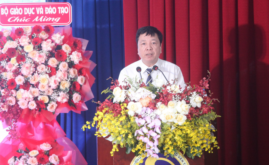 PGS.TS Nguyễn Văn Hùng phát biểu tại buổi mít tinh. phan-hieu-dai-hoc-giao-thong-van-tai.jpg