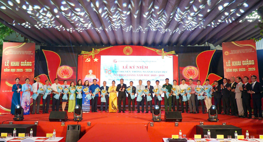 Buổi Lễ Khai Giảng năm học 2025 - 2026 diễn ra tại tất cả các cơ sở của Trường Nam Việt. 