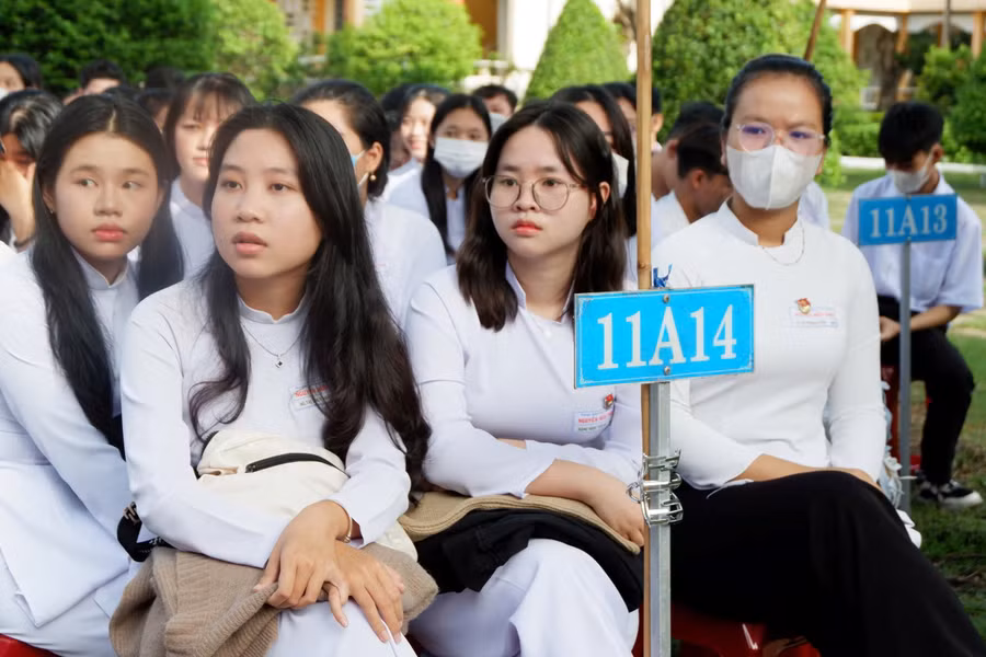 khai-giang-nam-hoc-moi-tai-long-an (2).jpg