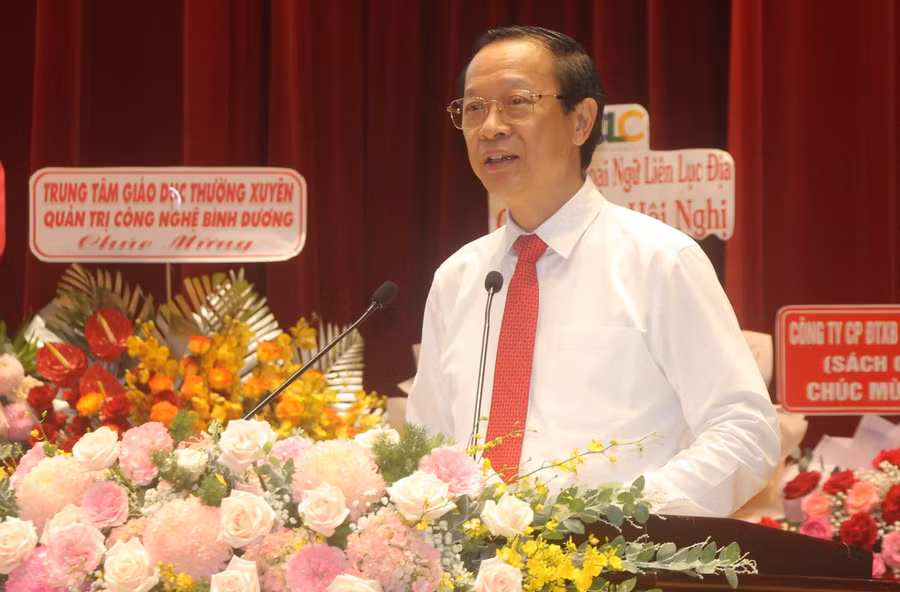 Thứ trưởng Thường trực Bộ GD&ĐT Phạm Ngọc Thưởng phát biểu tại hội nghị.