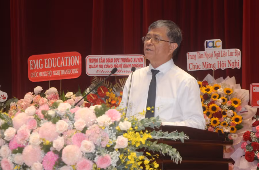 Ông Nguyễn Văn Hiếu phát biểu tại hội nghị.