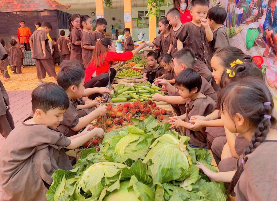 Trẻ Trường mầm non Tân Phong hào hứng với các hoạt động do nhà trường tổ chức.