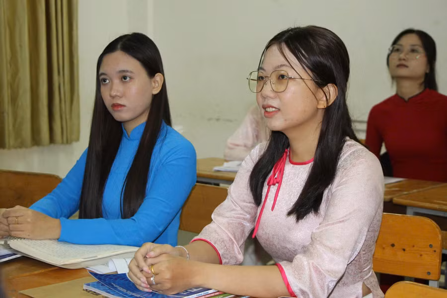 Các ứng viên dự thi kỳ tuyển viên chức ngành giáo dục TPHCM.