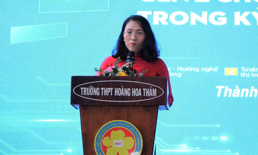 Bà Trương Hải Thanh phát biểu tại lễ khai mạc. huong-nghiep12.jpg