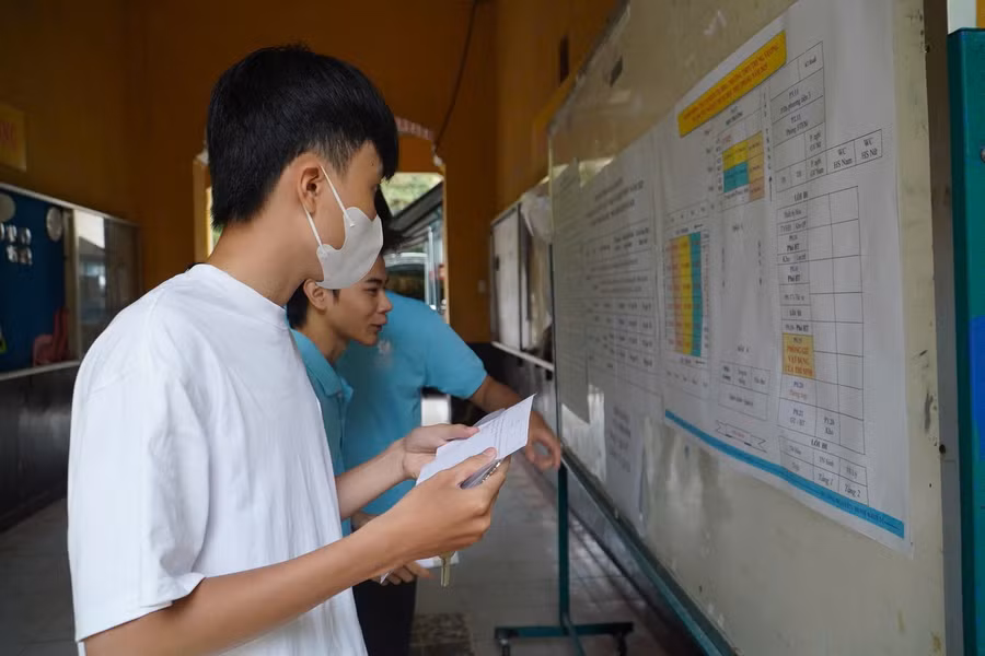 Thí sinh tham gia kỳ thi tốt nghiệp tại điểm thi Trường THPT Trưng Vương (Quận 1).