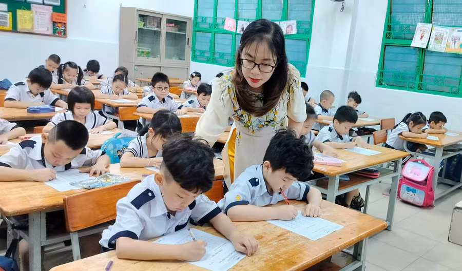 Giờ học của học sinh Trường tiểu học Lê Văn Tám (quận Tân Phú).