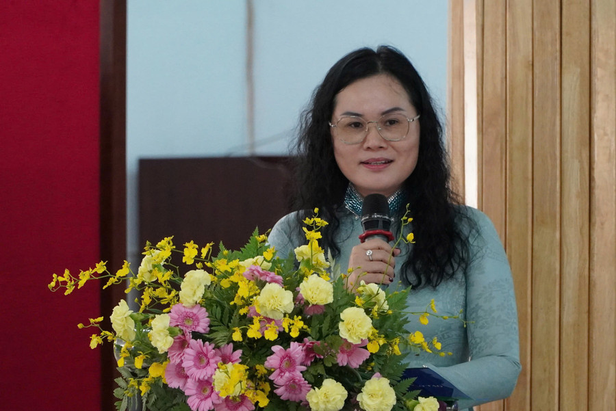 Bà Lê Thụy Mỵ Châu phát biểu tại ngày hội. ngay-hoi-phat-trien-giao-duc-mam-non-2.jpg