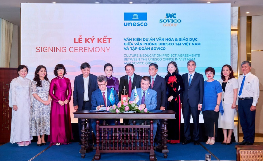 Lễ ký kết hợp tác của UNESCO và SOVICO triển khai dự án Xây dựng Trường học Hạnh phúc tại Việt Nam.