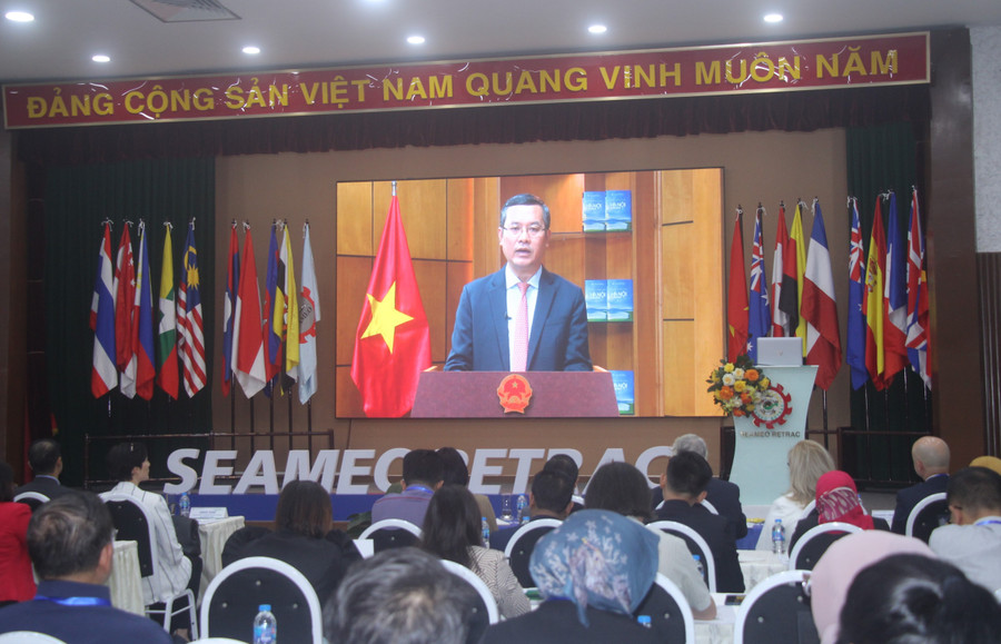 Thứ trưởng Nguyễn Văn Phúc phát biểu khai mạc hội thảo.