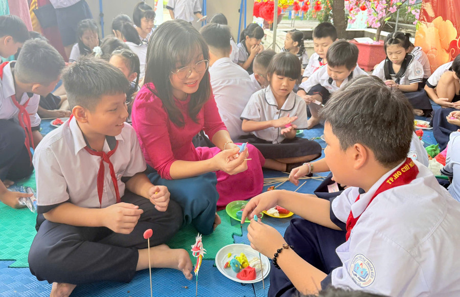 Cô Lê Thị Thoa mong các học trò có những ngày tết ý nghĩa. nhung-bai-tap-tet-y-nghia-1.jpg